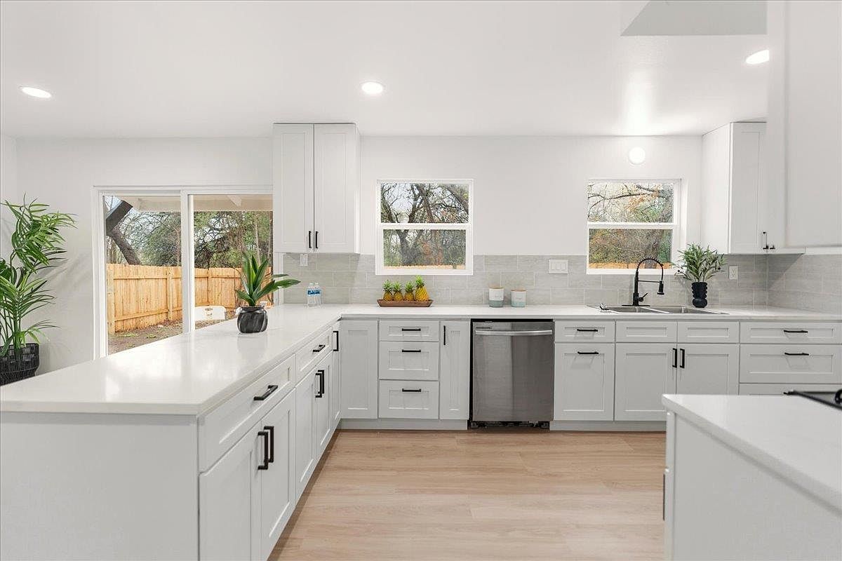 514 Ramble Ln Austin, TX 78745 - Thumbnail 4