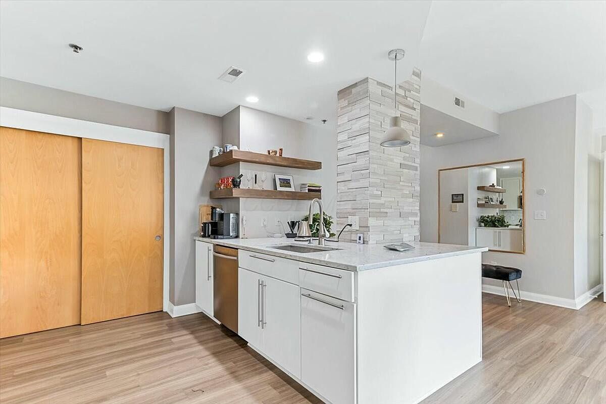 196 S Grant Ave APT 307 Columbus, OH 43215 - Thumbnail 4