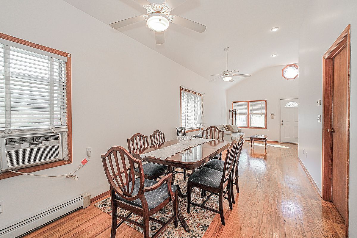 2811 Haring St Brooklyn, NY 11235 - Thumbnail 4