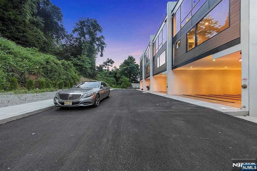 8822 Churchill Rd North Bergen, NJ 07047 - Thumbnail 4