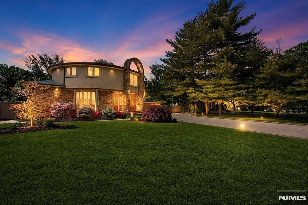 290 Dunkerhook Rd Paramus, NJ 07652 - Thumbnail 4