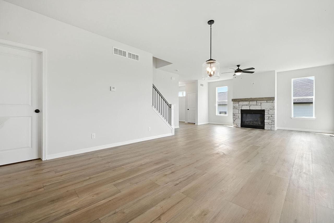 8064 130th Ave Bristol, WI 53104 - Thumbnail 4