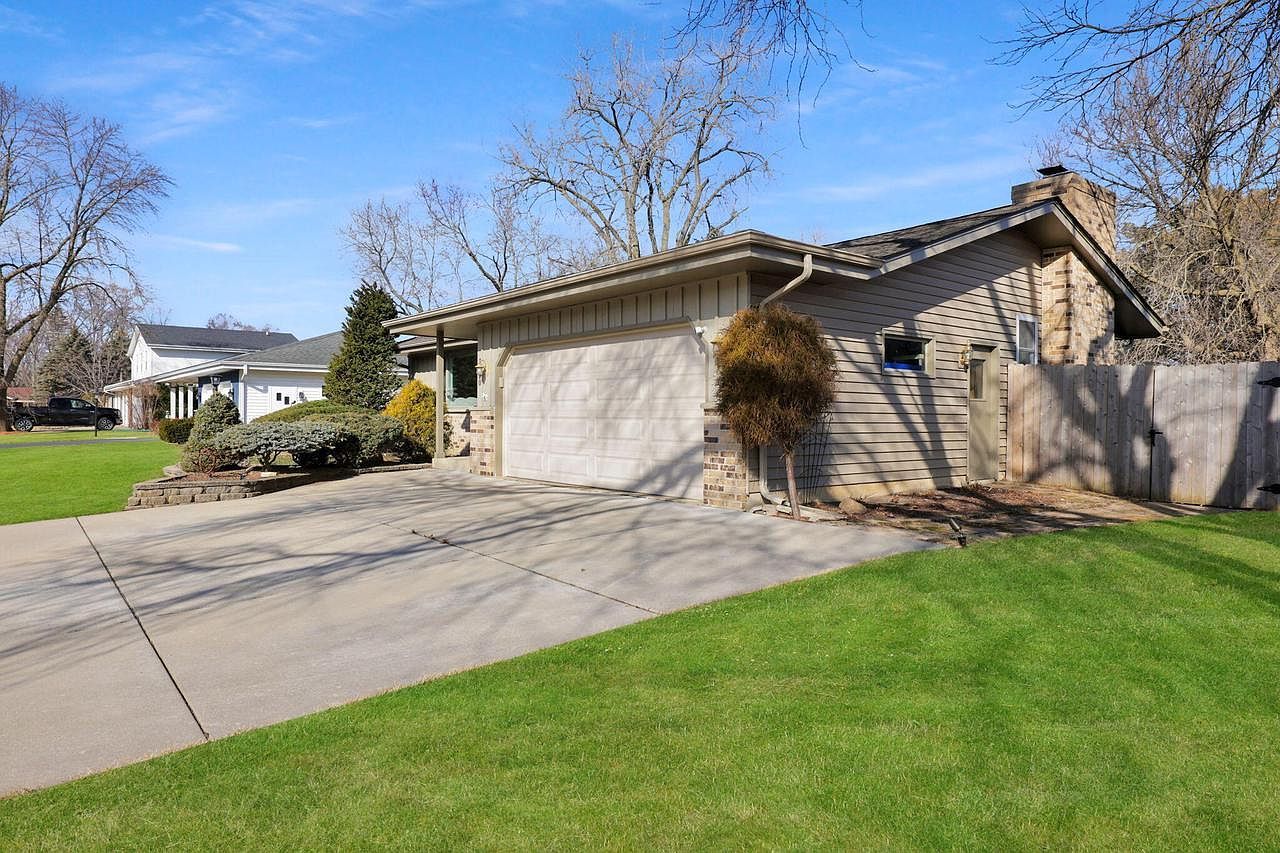 4300 Chekanoff Dr Racine, WI 53403 - Thumbnail 4