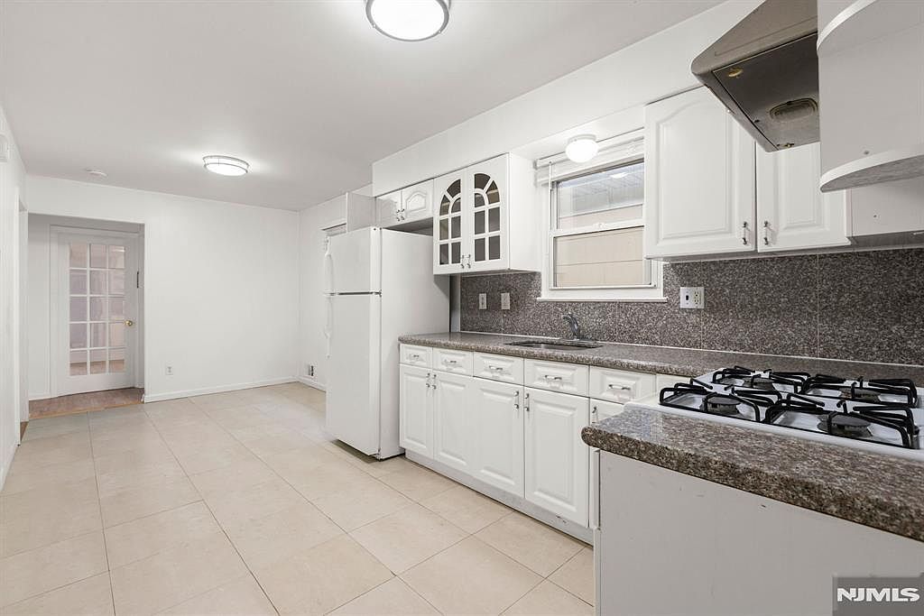 133 Sussex St Harrison, NJ 07029 - Thumbnail 4