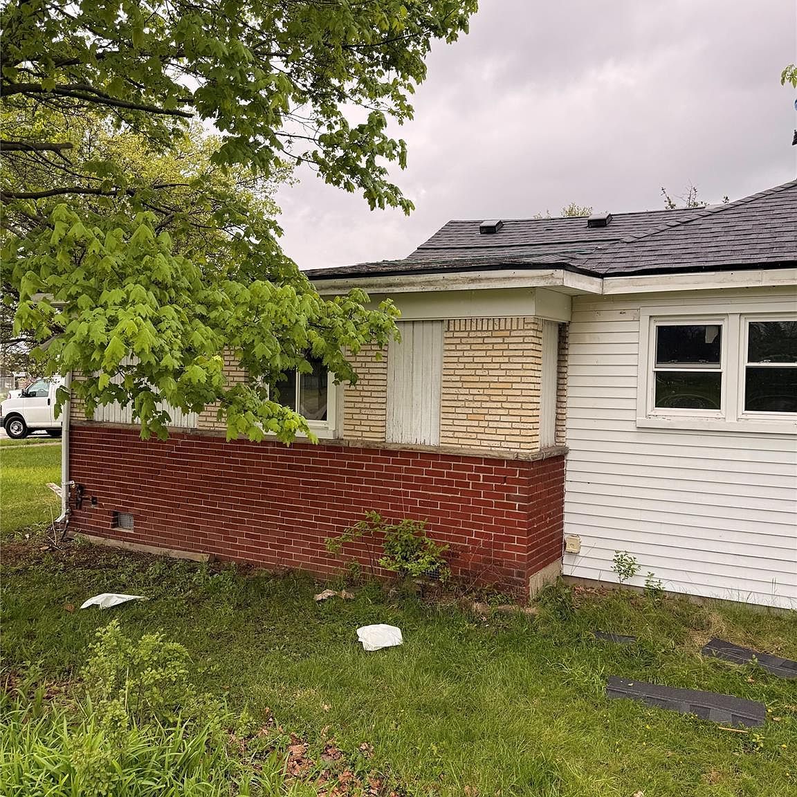 30035 Seven Mile Rd Livonia, MI 48152 - Thumbnail 4
