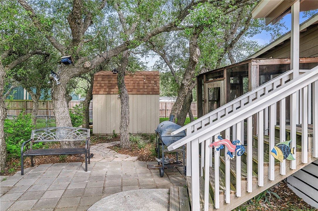 245 Griffith Dr Rockport, TX 78382 - Thumbnail 4