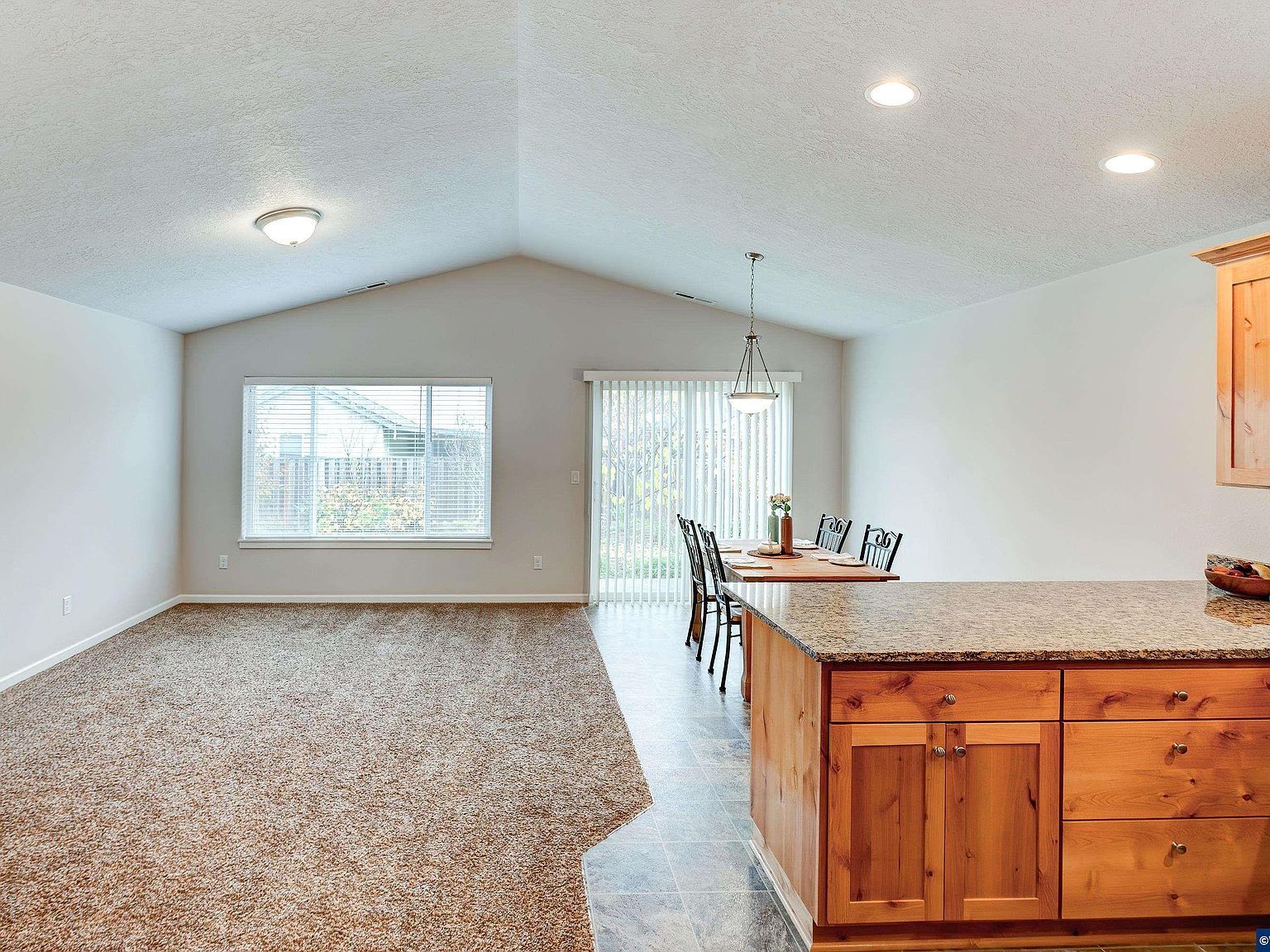 482 SE Isenberg St Dallas, OR 97338 - Thumbnail 4