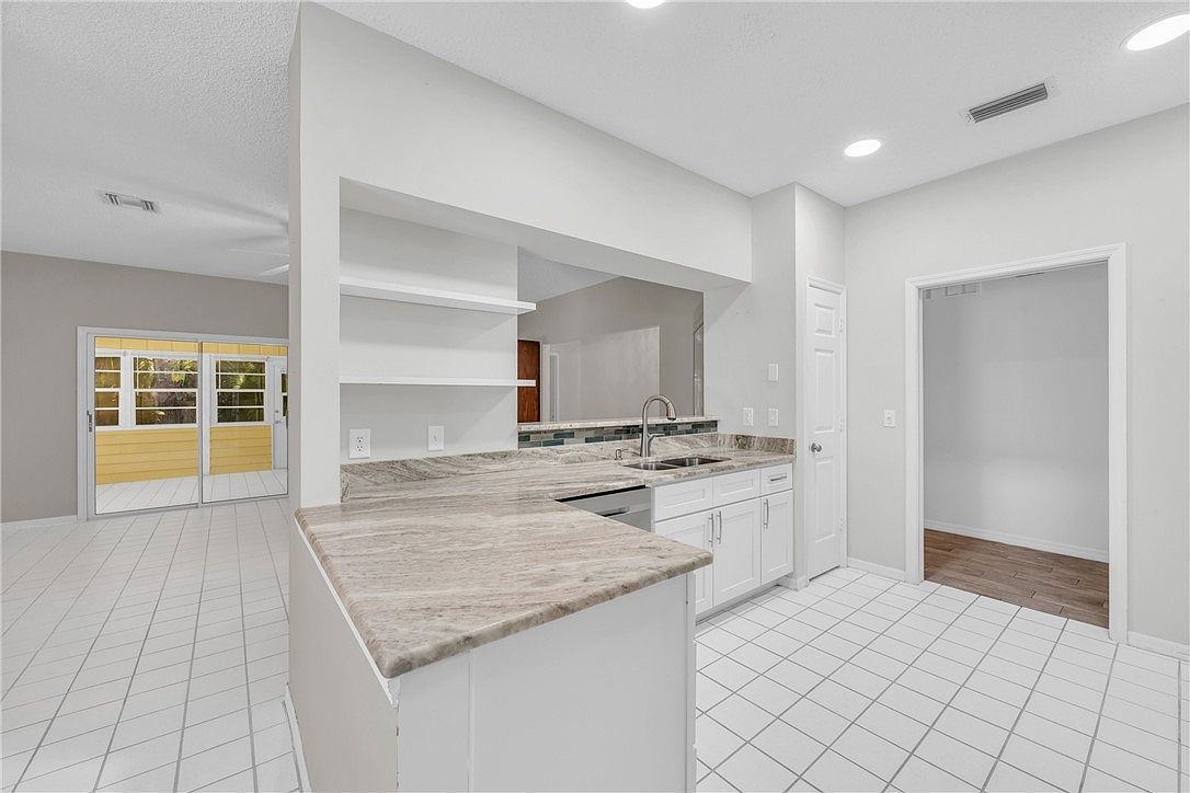 374 Hawthorne Ln Vero Beach, FL 32962 - Thumbnail 4