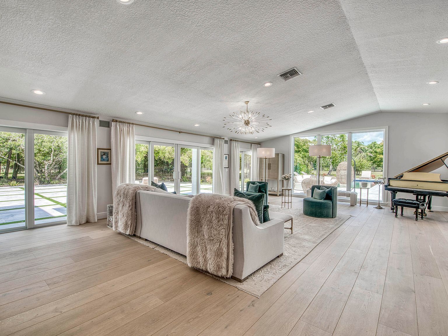 13395 Running Water Rd Palm Beach Gardens, FL 33418 - Thumbnail 4