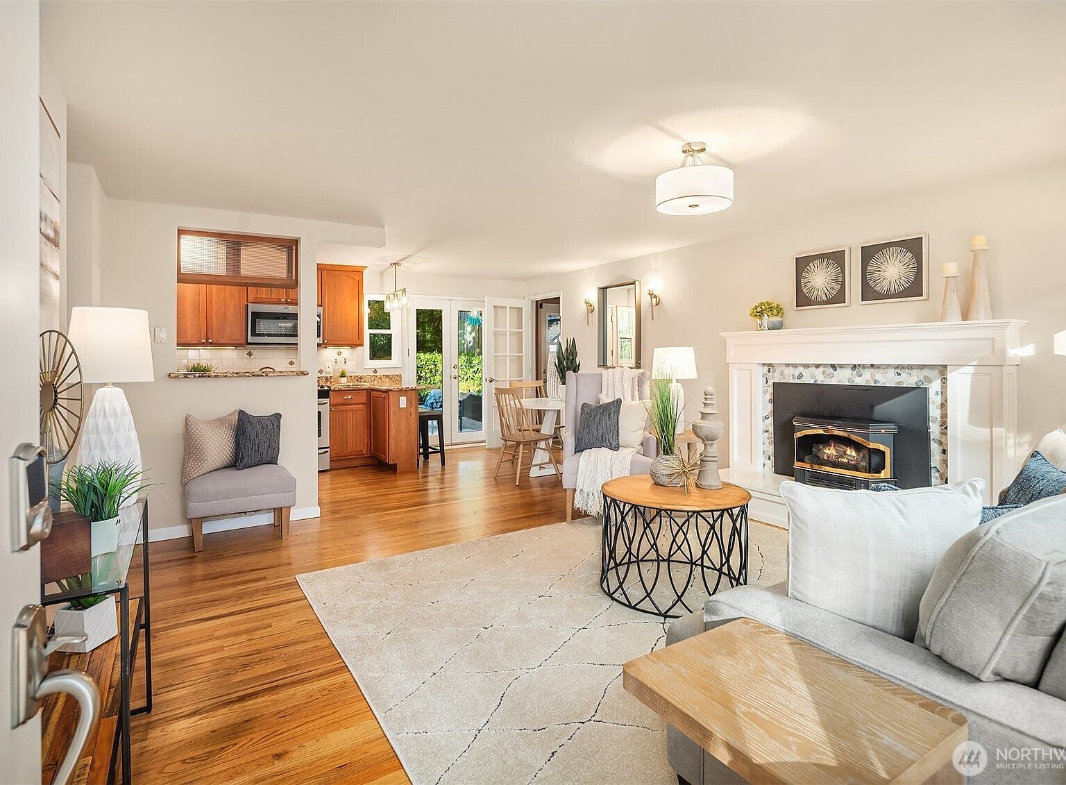 16042 Lake Hills Blvd Bellevue, WA 98008 - Thumbnail 4