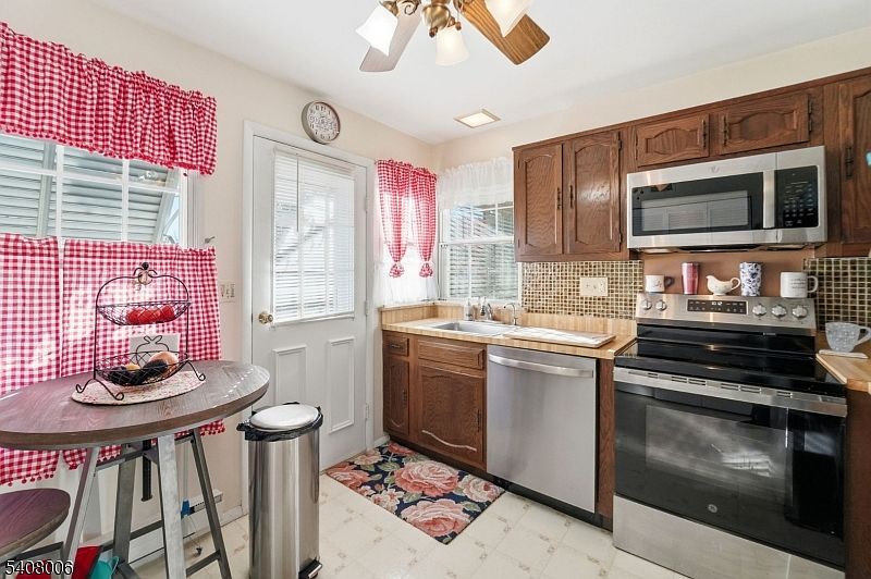 7 Woodstock Ln Manchester, NJ 08759 - Thumbnail 4