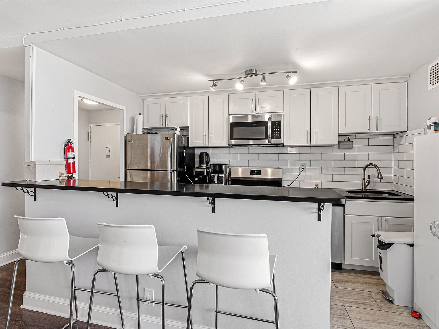 6040 Boulevard East APT 24M West New York, NJ 07093 - Thumbnail 4