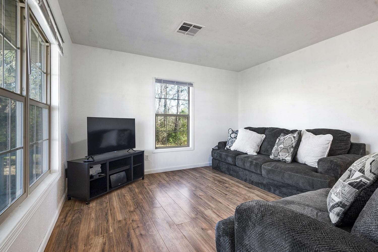 472 E Main St Zavalla, TX 75980 - Thumbnail 4