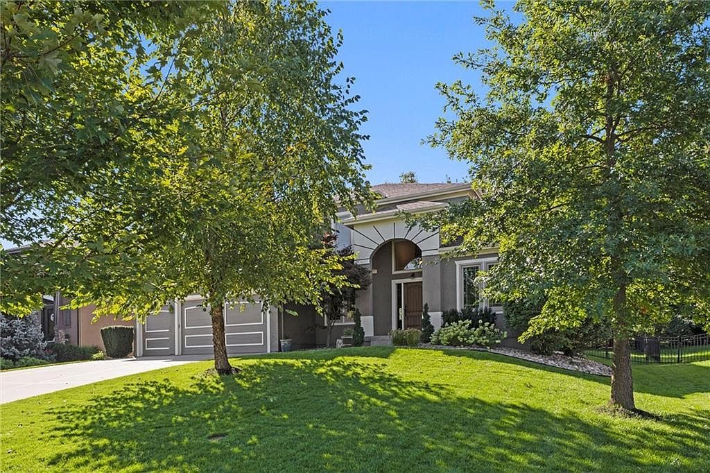 10513 W 169th St Overland Park, KS 66221 - Thumbnail 4