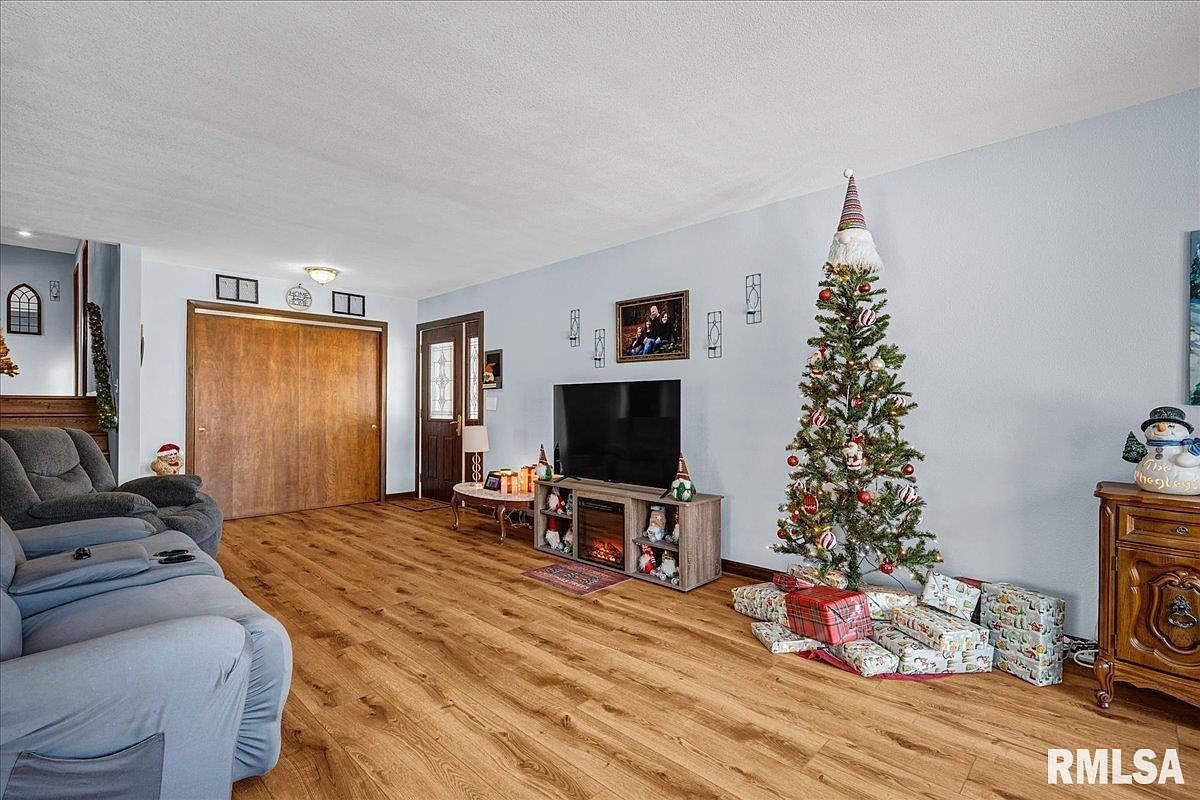 107 Brookwood Ct Washington, IL 61571 - Thumbnail 4