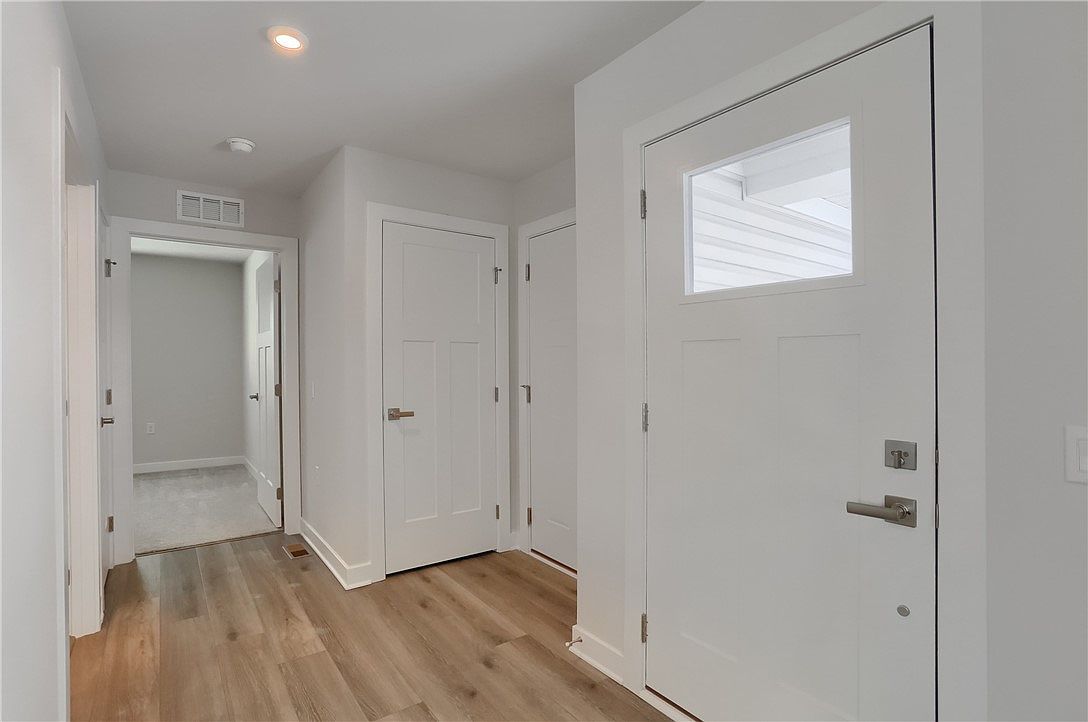 517 Coughton Cross Dr Harmony, PA 16037 - Thumbnail 4