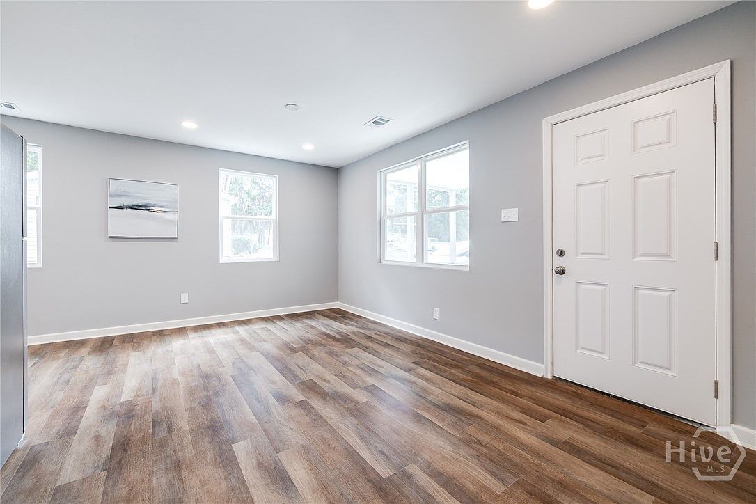 504 E Montgomery Cross Rd Savannah, GA 31406 - Thumbnail 4