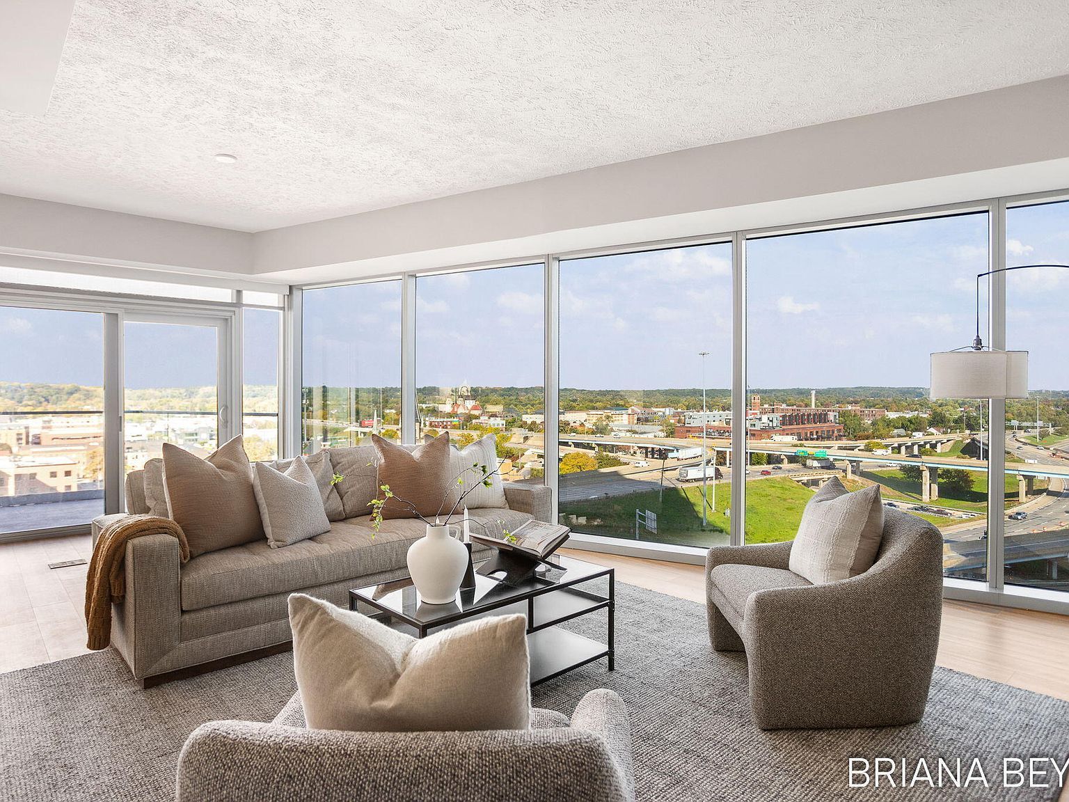 335 Bridge St NW APT 907 Grand Rapids, MI 49504 - Thumbnail 4