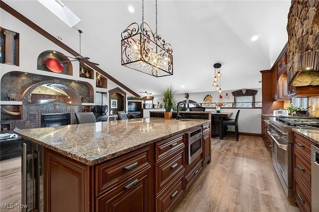 13817 Lakewood Heights Blvd Cleveland, OH 44107 - Thumbnail 4