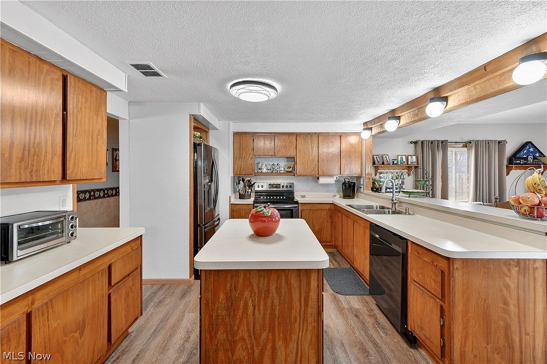 9239 Lakeside Dr Streetsboro, OH 44241 - Thumbnail 4