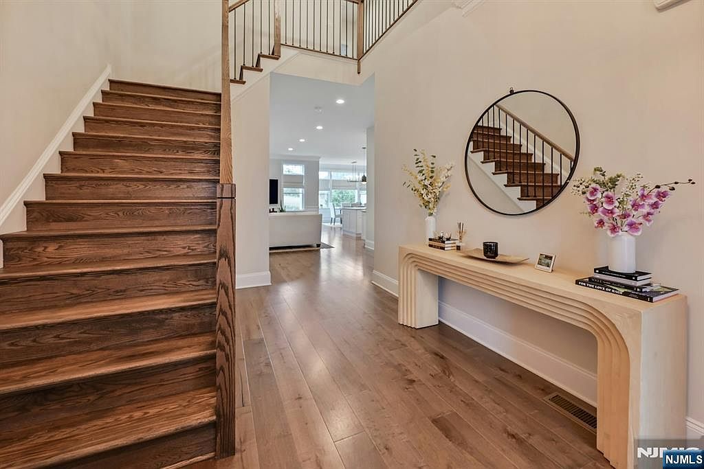 31 St Andrews Circle River Vale, NJ 07675 - Thumbnail 4