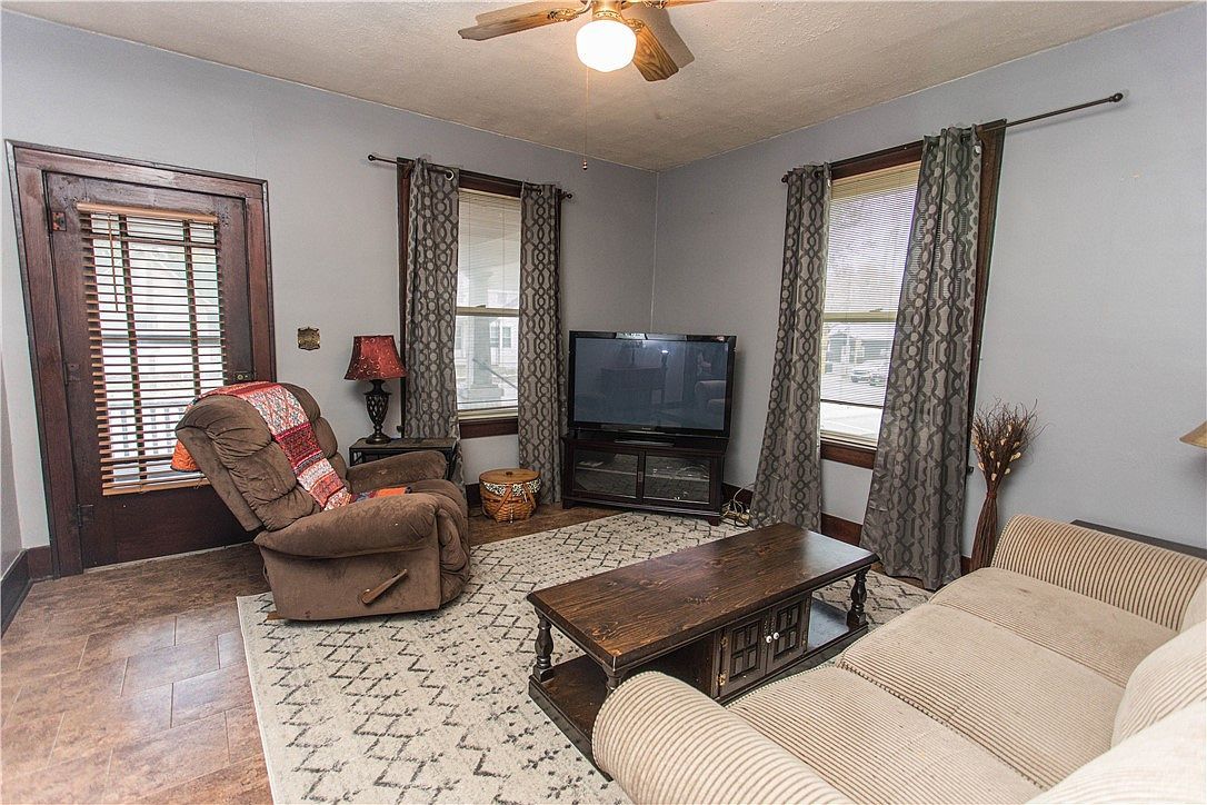 1905 Dewitt Ave Mattoon, IL 61938 - Thumbnail 4