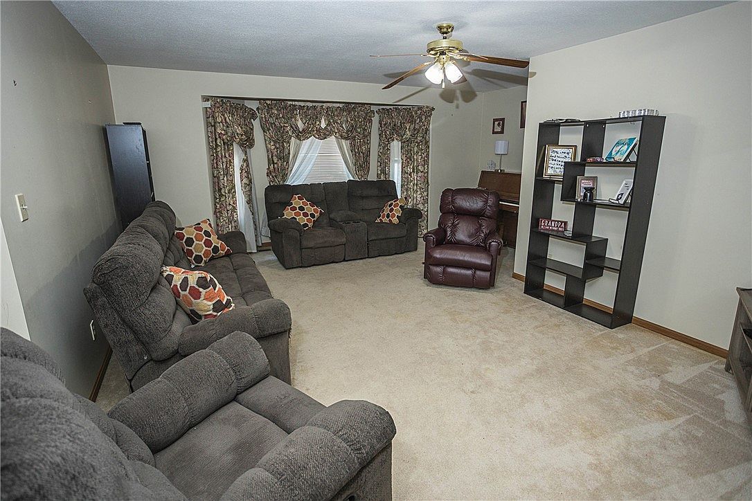 302 S Spruce St Stewardson, IL 62463 - Thumbnail 4