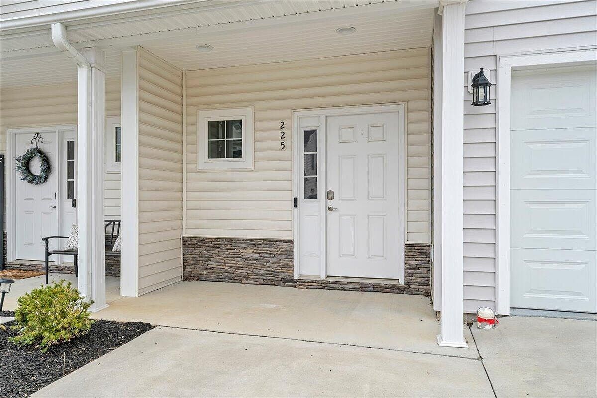 225 Louise Ln Elliston, VA 24087 - Thumbnail 4