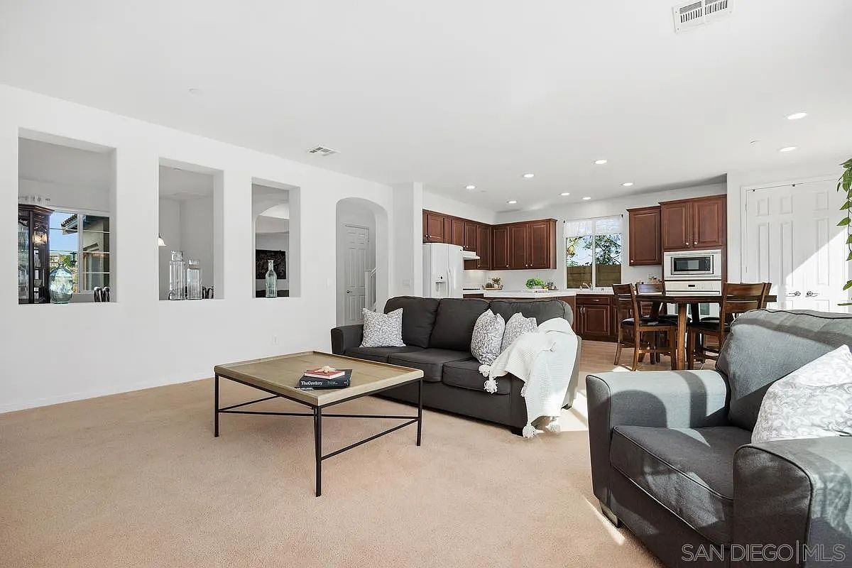 475 Taylor Dr Oceanside, CA 92056 - Thumbnail 4