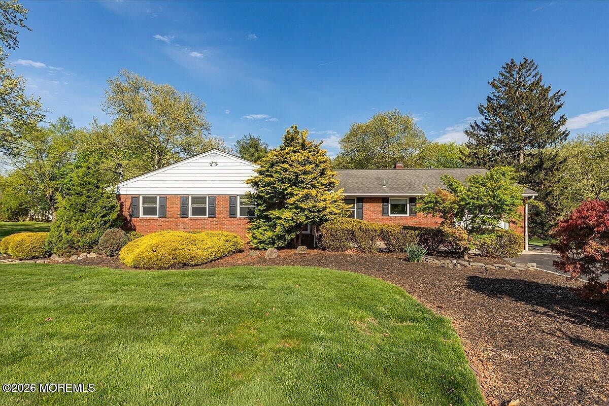 29 Centerville Rd Holmdel, NJ 07733 - Thumbnail 4