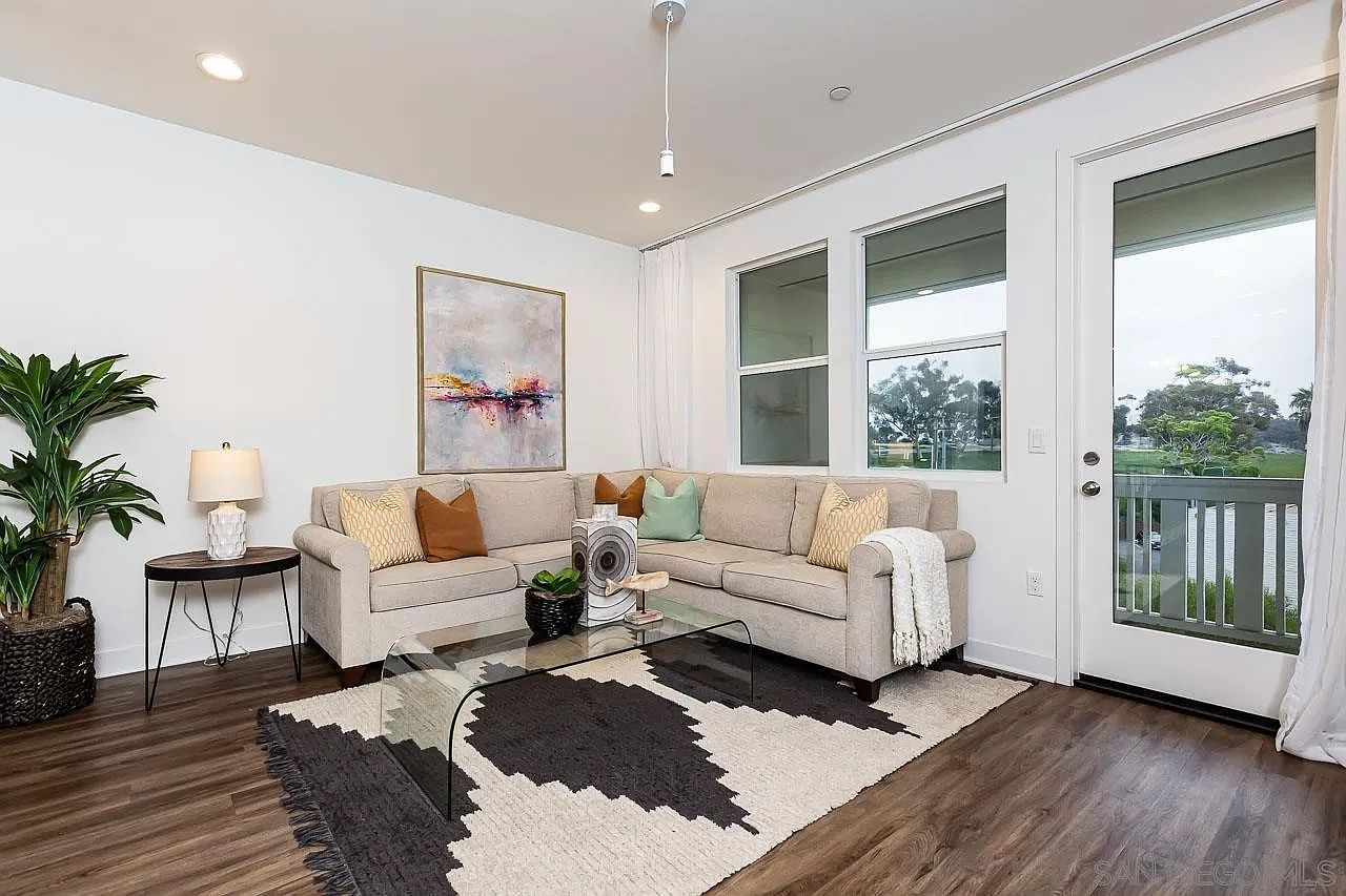 1120 Sea Glass Way Oceanside, CA 92054 - Thumbnail 4