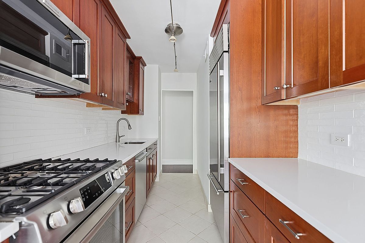 360 E 72nd St APT A306 New York, NY 10021 - Thumbnail 4