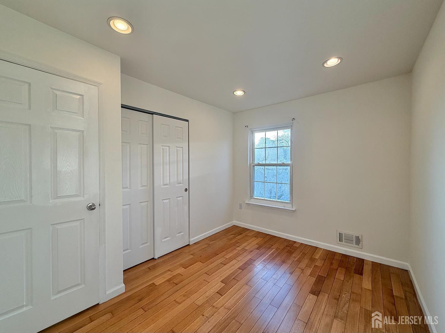 1 Gwizdak Ct Sayreville, NJ 08872 - Thumbnail 4