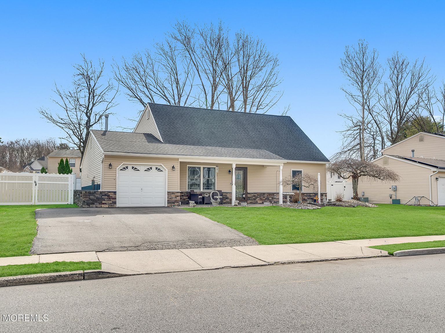 114 Starlight Rd Howell, NJ 07731 - Thumbnail 4