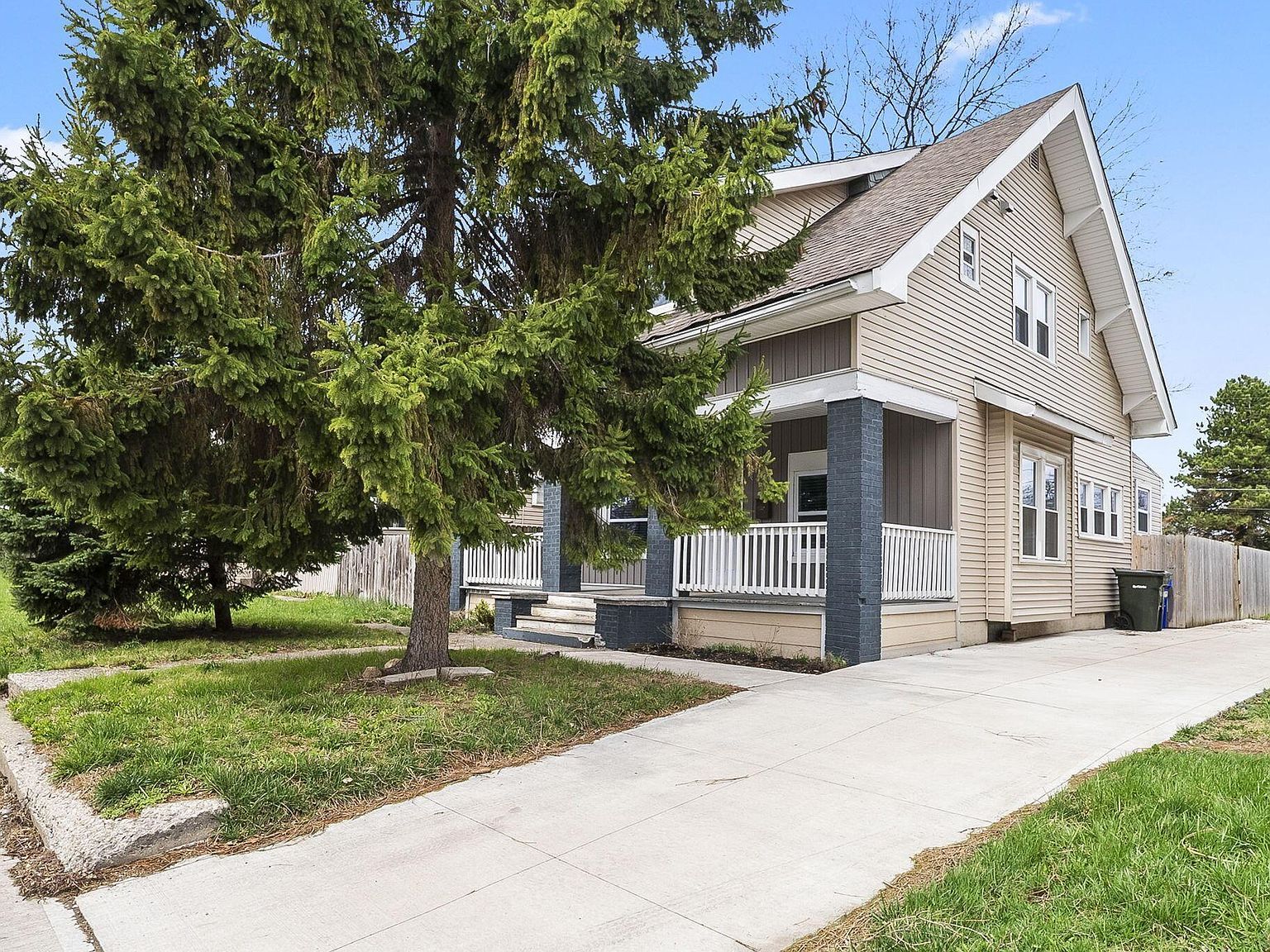 1924 Sullivant Ave Columbus, OH 43223 - Thumbnail 4