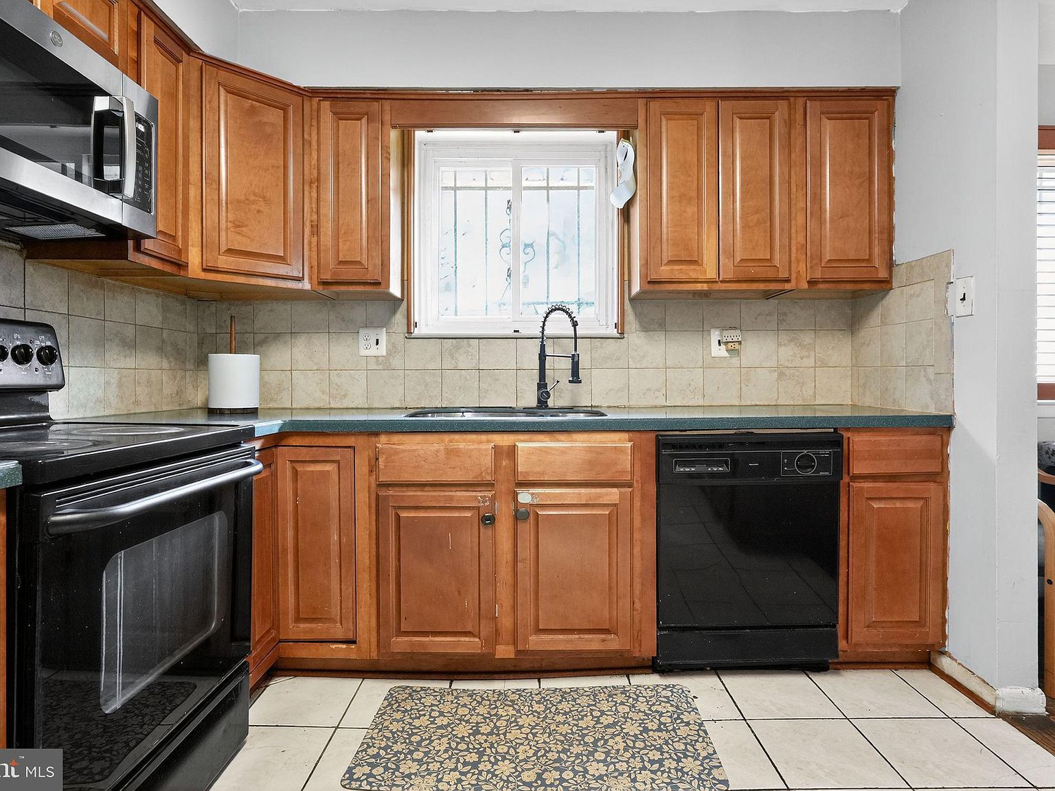 6702 Berkshire Dr Temple Hills, MD 20748 - Thumbnail 4