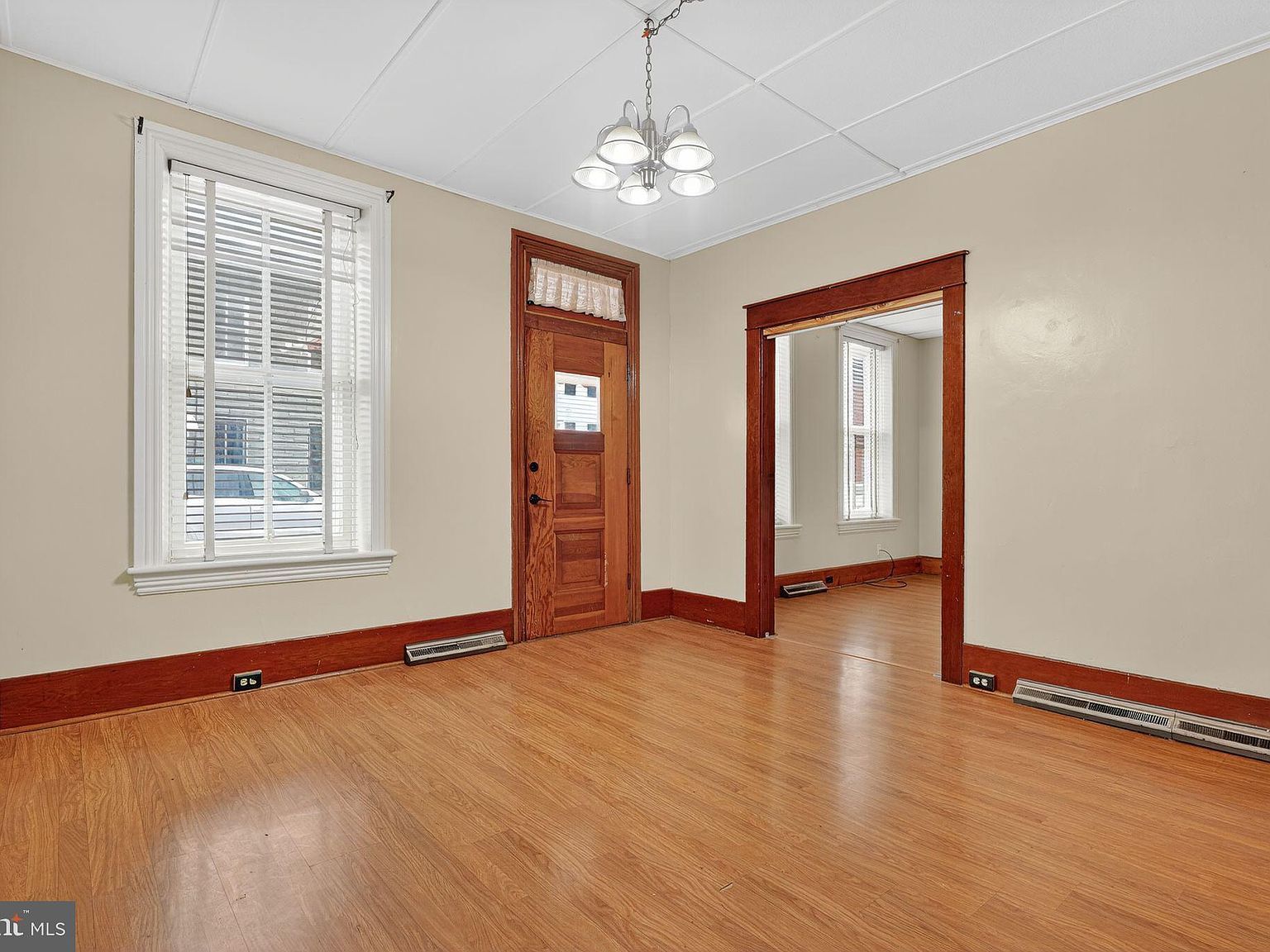 527 W Church St Hagerstown, MD 21740 - Thumbnail 4