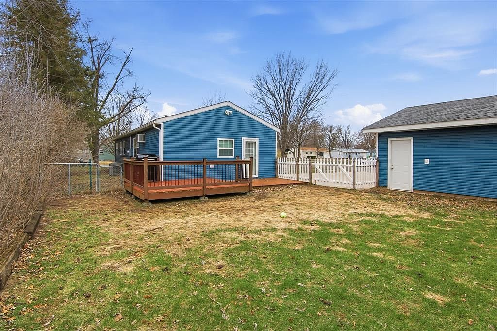 211 11th St W Altoona, WI 54720 - Thumbnail 4