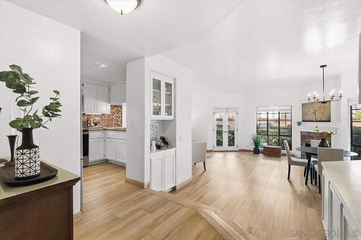 2630 Pirineos Way UNIT 5 Carlsbad, CA 92009 - Thumbnail 4