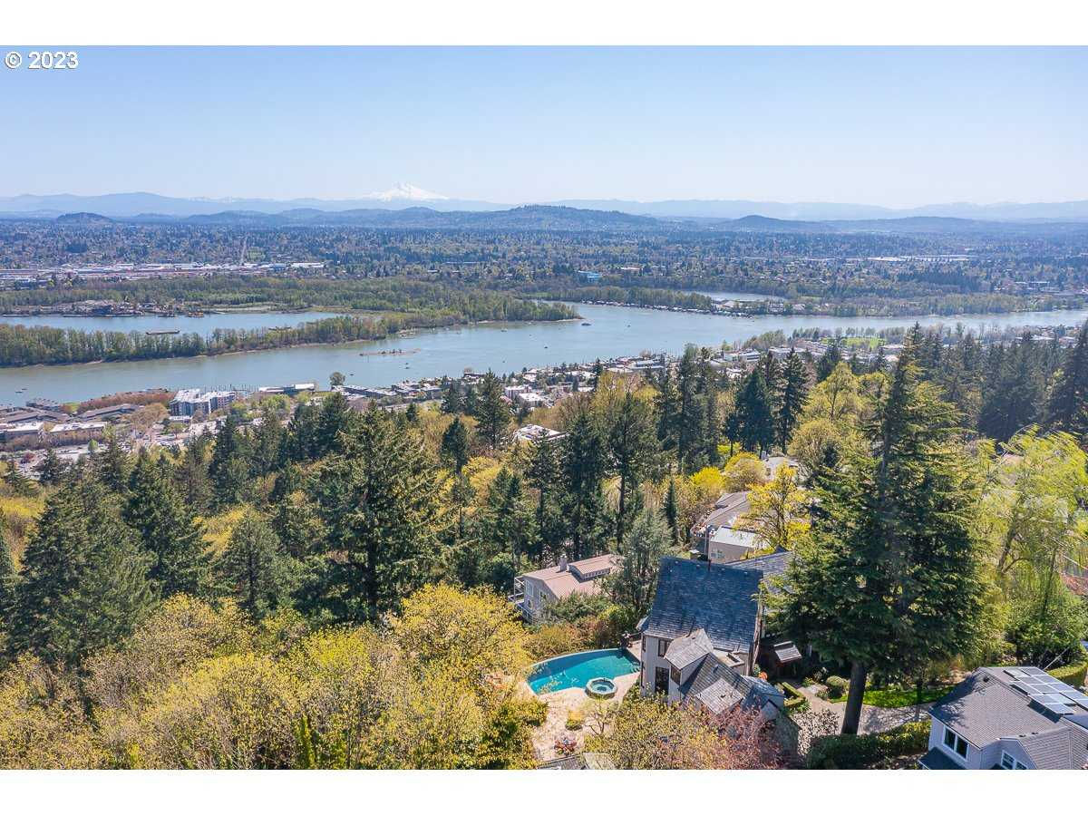 5570 SW Menefee Dr, Portland, OR, USA, 97239 - Thumbnail 4