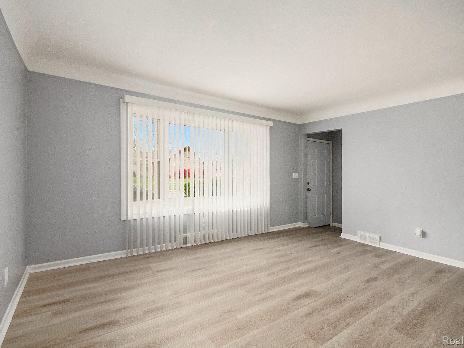 21110 Beaconsfield St Saint Clair Shores, MI 48080 - Thumbnail 4