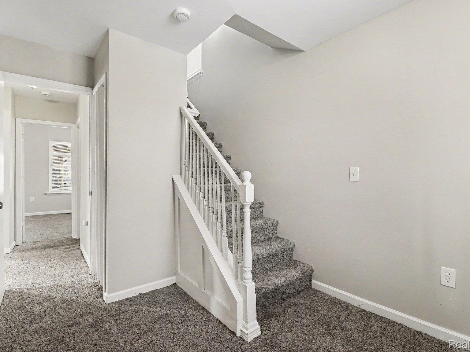 40 W Strathmore Ave Pontiac, MI 48340 - Thumbnail 4