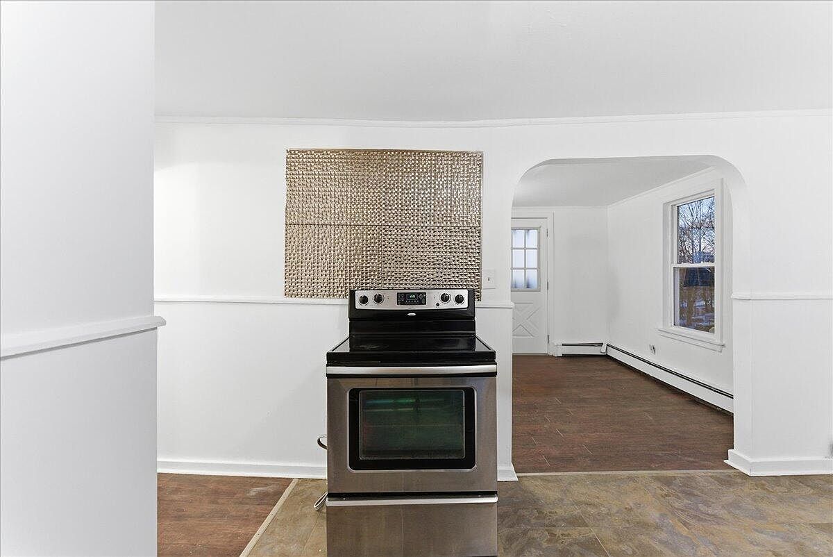 942 Lisbon St Lewiston, ME 04240 - Thumbnail 4