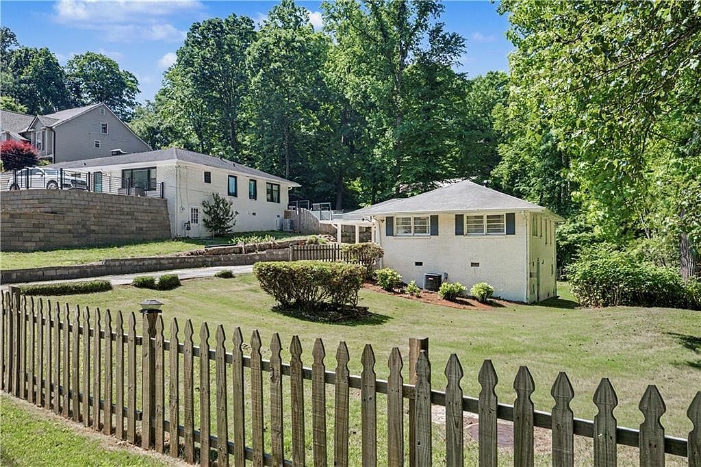 1942 Kenwood Rd SE Smyrna, GA 30082 - Thumbnail 4