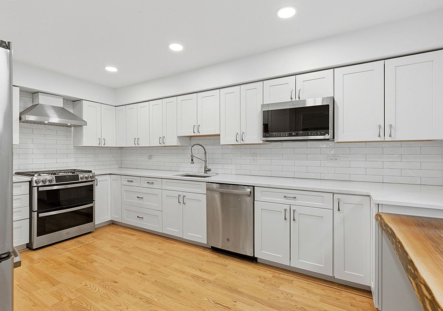 1310 Maple Ave APT 2C Evanston, IL 60201 - Thumbnail 4