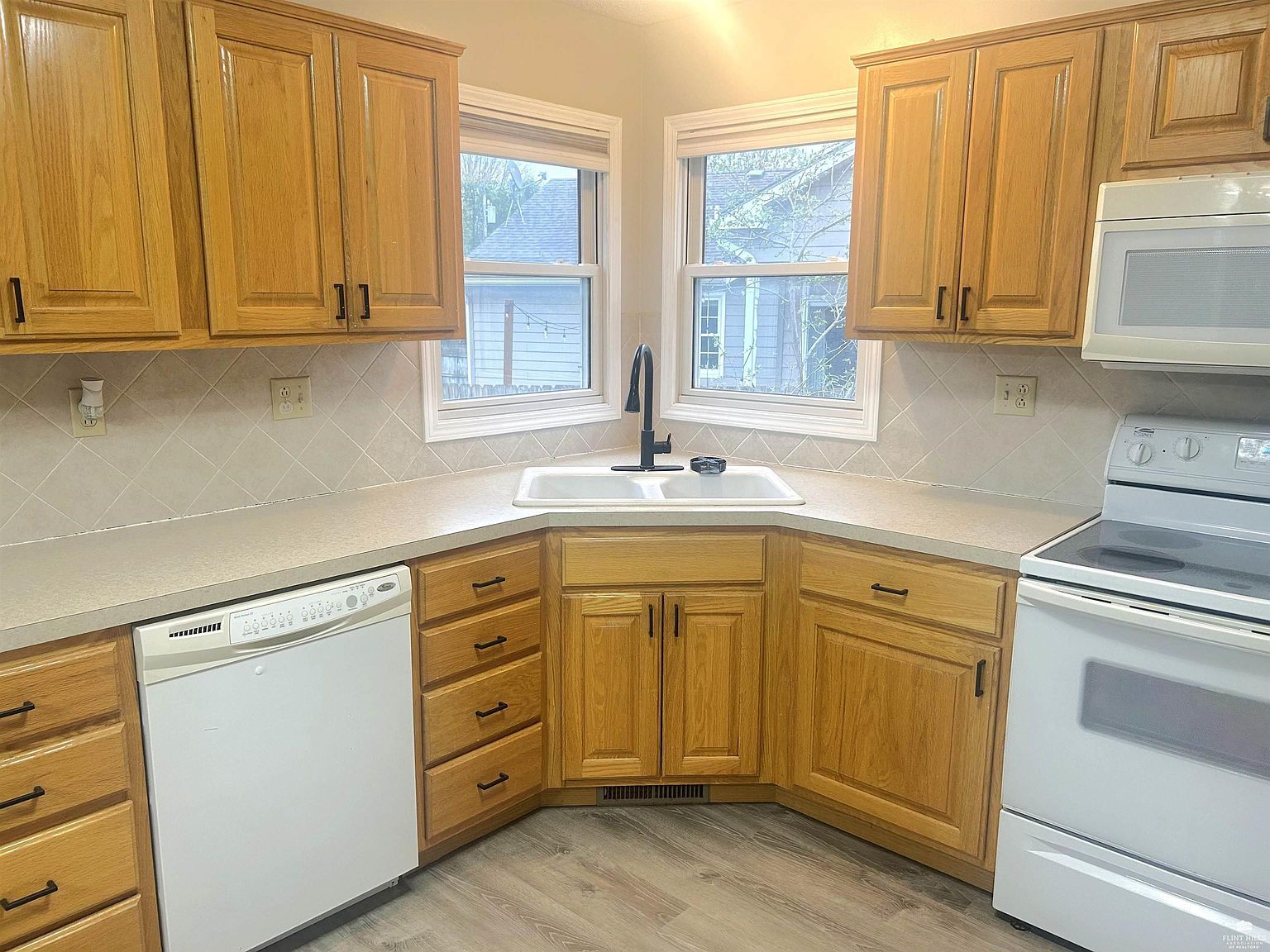 726 Whitetail Pass Manhattan, KS 66503 - Thumbnail 4