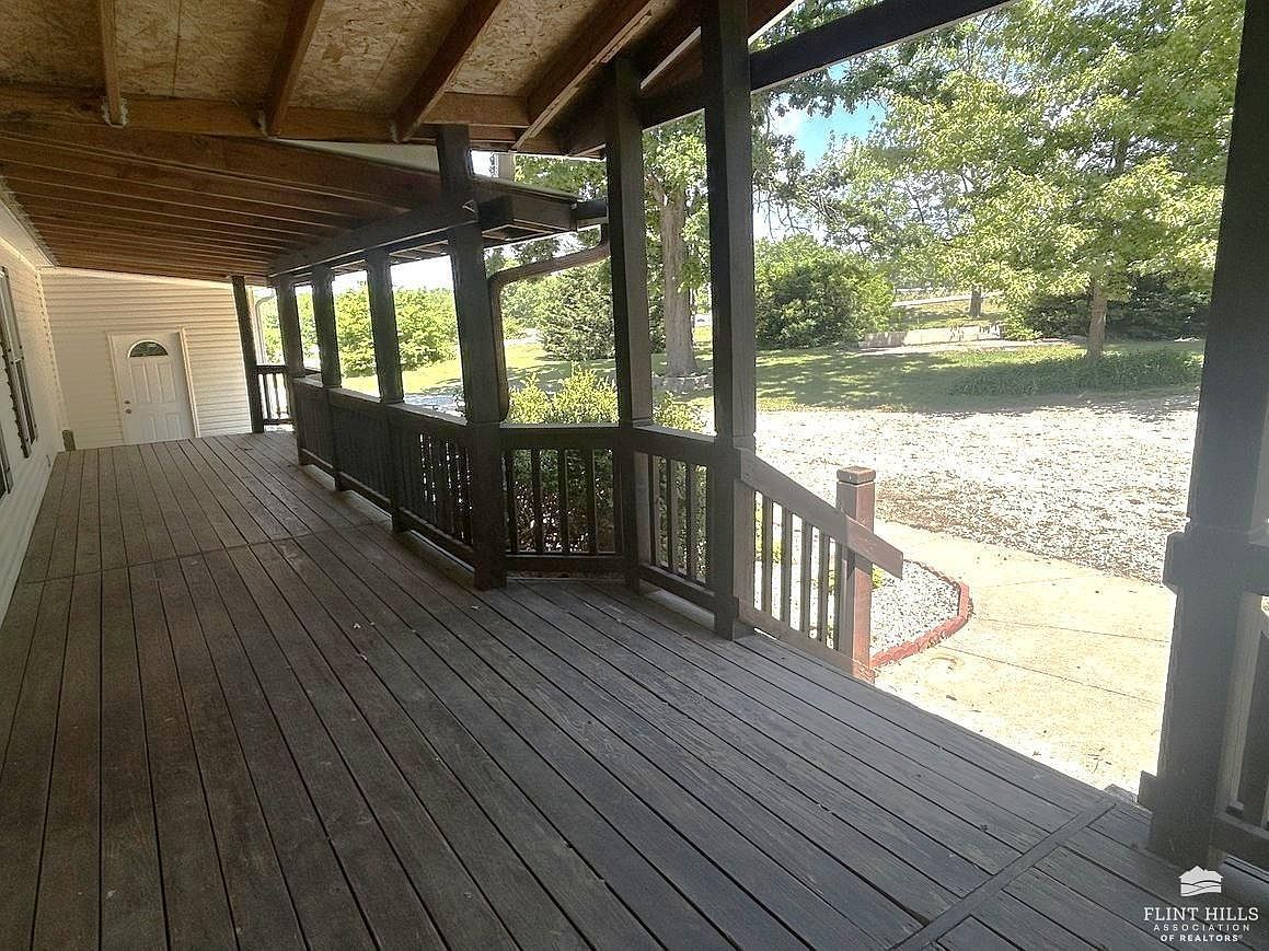 12760 Hillside Dr Saint George, KS 66535 - Thumbnail 4