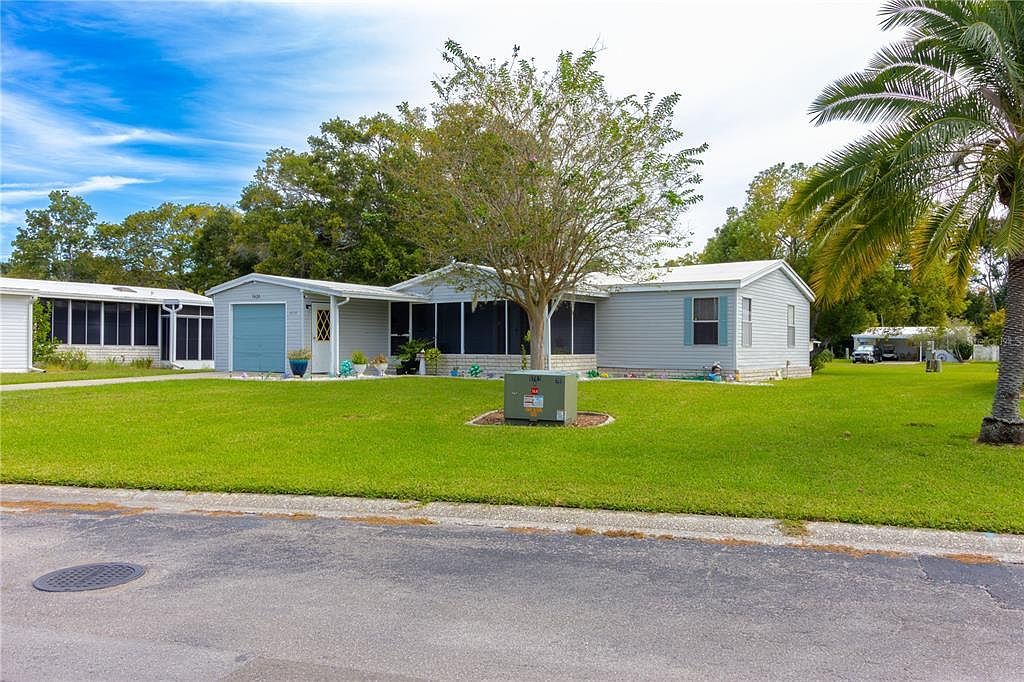 1424 Cross Bow Ln Spring Hill, FL 34607 - Thumbnail 4