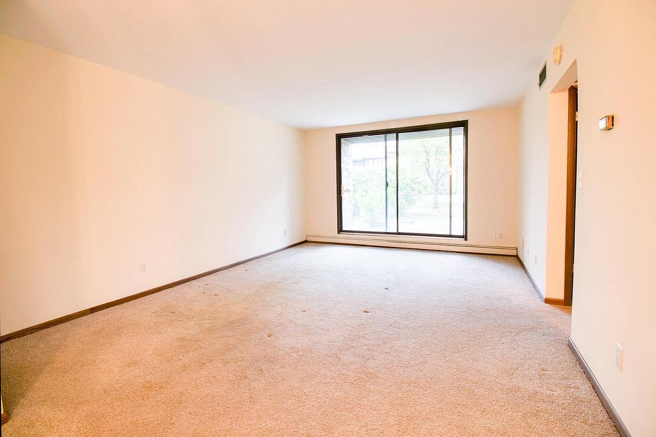 2470 W Good Hope Rd Unit 165 Glendale, WI 53209 - Thumbnail 4