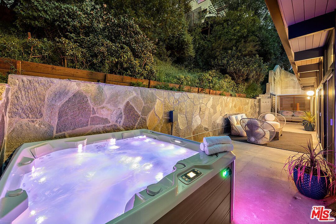 3905 Pacheco Dr Sherman Oaks, CA 91403 - Thumbnail 4